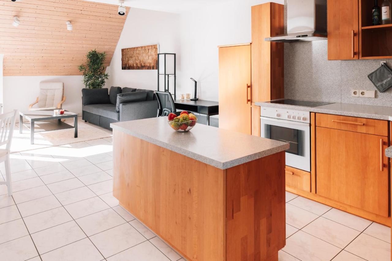 Maisonette-Wohnung Airport/Messe Stuttgart - Balkon - Parkplatz - Netflix Leura Extérieur photo